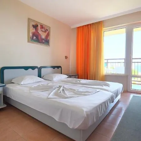 Iskar & Aquapark Отель 3*